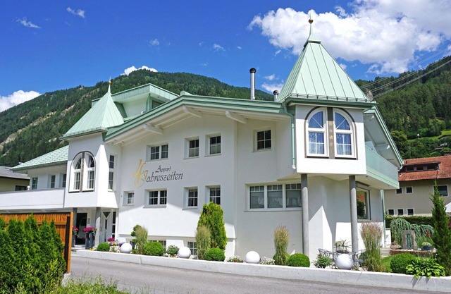 Lovely apartment for 4 guests with WIFI, TV and patio