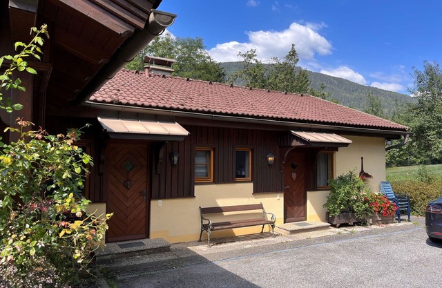 Lovely apartment in villa for 4 guests with WIFI, TV, terrace and pets allowed