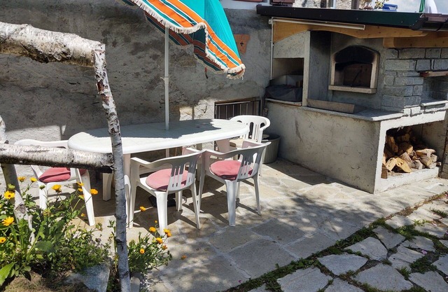 Lovely apartment for 2 guests with WIFI, TV, patio and pets allowed