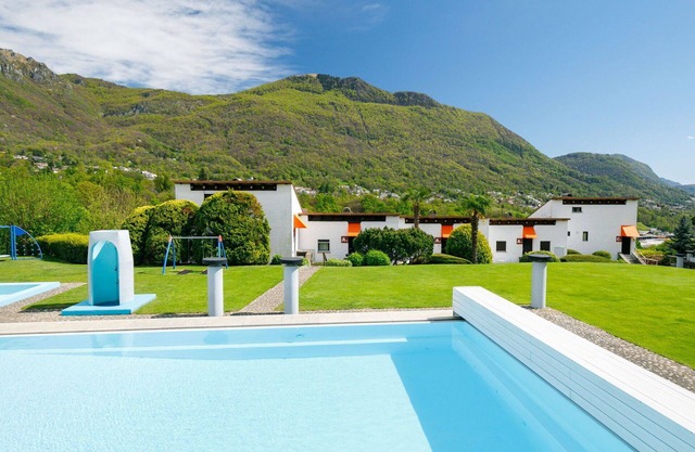 Lovely apartment for 4 guests with pool, WIFI, TV, patio, pets allowed and panoramic view