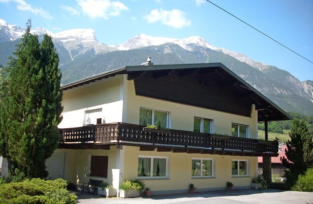 Lovely apartment for 4 people with WIFI, TV, patio, pets allowed and panoramic view