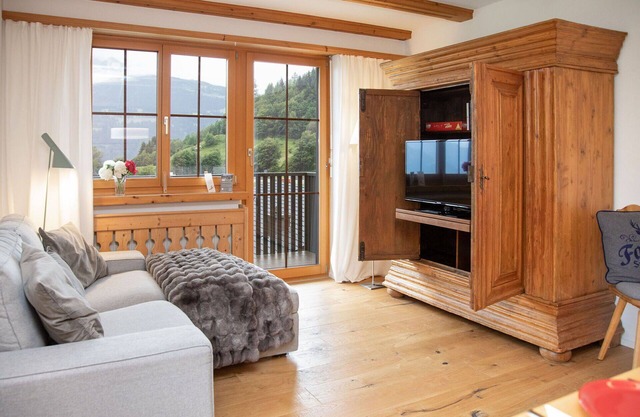 Lovely apartment for 5 guests with WIFI, pool, TV, balcony and panoramic view
