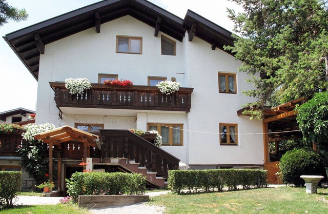 Lovely apartment for 8 guests with WIFI, TV, terrace and pets allowed