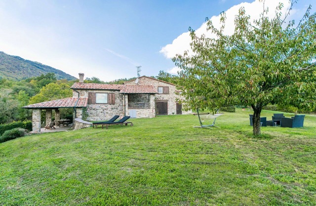 Lovely apartment for 9 guests with WIFI, TV, patio and pets allowed