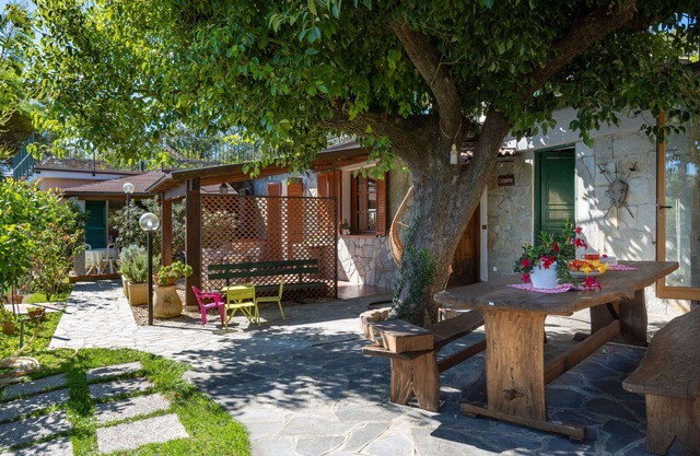 Lovely apartment for 4 people with hot tub, pool, A/C, WIFI, TV and patio