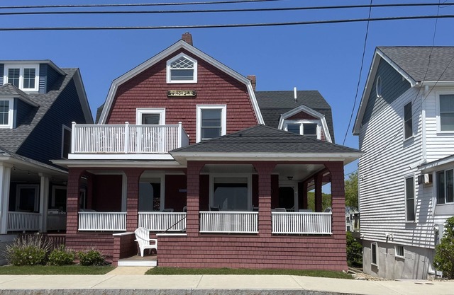 Lovely Apartment just a few Steps Away from Beautiful Long Sands Beach