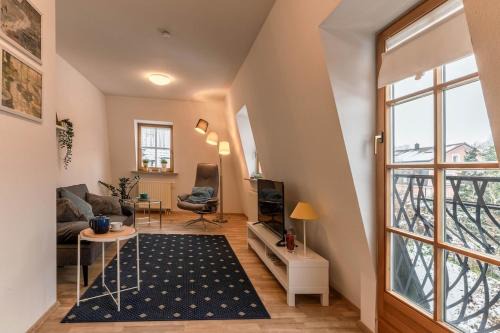 Lovely Apartment Quiet, bright, generous for two, private parking