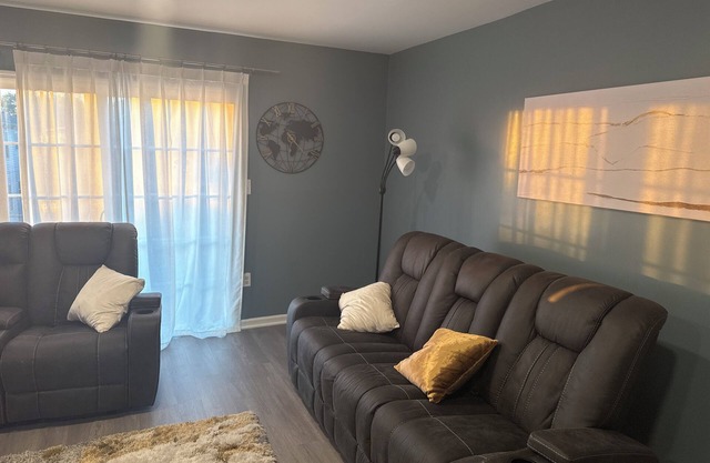 Lovely apartment with AC in Newark