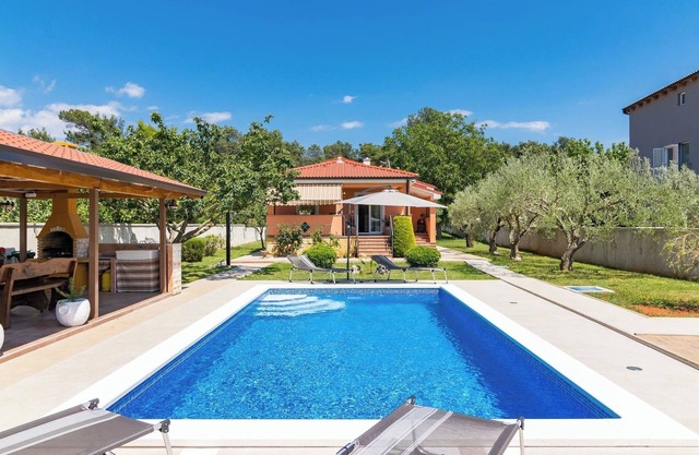 Lovely Family Oasis with Private Pool - Dolinka
