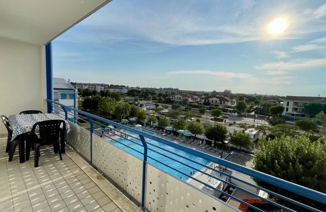Lovely flat overlooking the pool