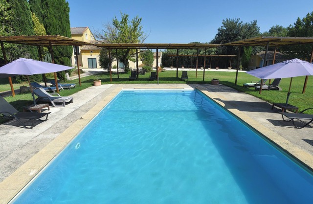Lovely Gîte with Pool in the Heart of Vaucluse