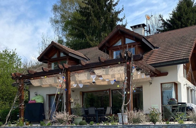 Lovely holiday home in Bluffy above the Chateau de Menthon