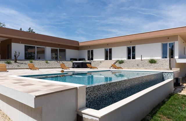 Lovely home in Krivodol