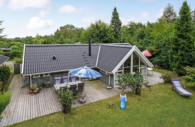 Lovely home in Tisvildeleje with WiFi