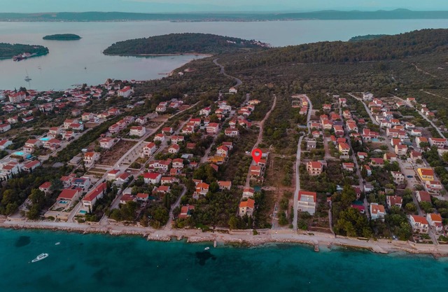 Lovely home in Zdrelac