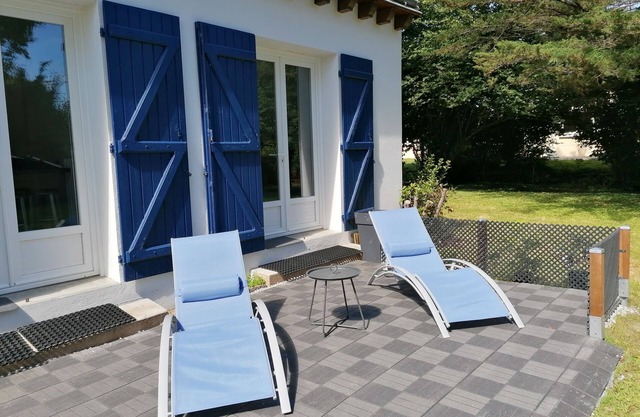 Lovely renovated house on a large, quiet lot