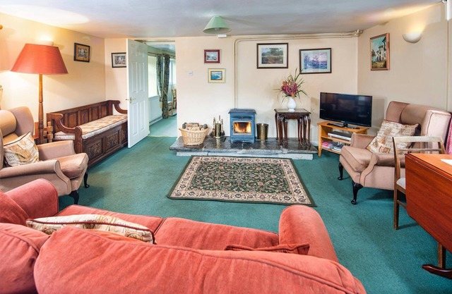 Lower Cottage, Newcastle Emlyn