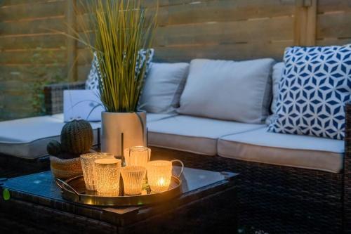 Luxe 3BR Retreat Perfect for New Year Stay Near Airport