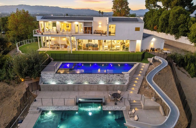 Luxe 8000 sqft w/2 Pools, Sauna, Putting Green, Game Room | Alta Vista Estate
