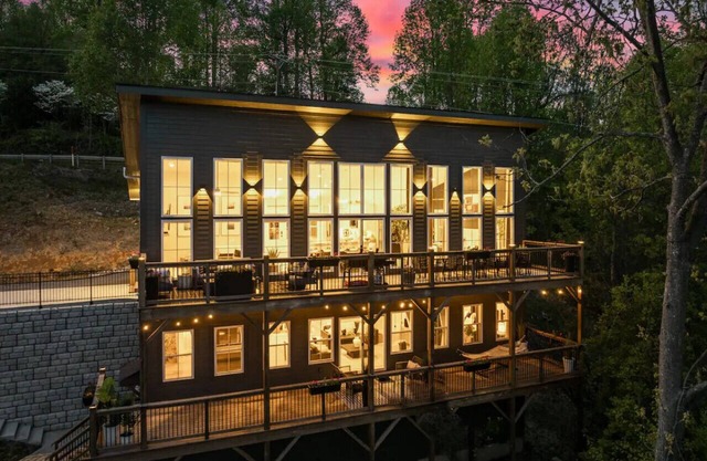 Luxe Epic Mountain Views HotTub FirePit EV Charger