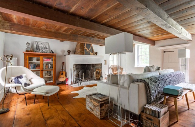 Luxe Historical Style - 2 FP’s & Soaking Tub