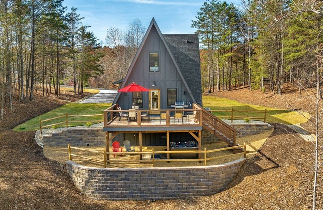 Luxe Lakefront Private Dock Kayaks Hot Tub Fire Pit