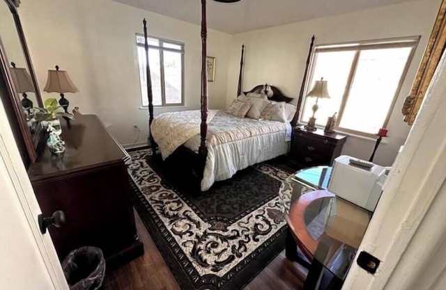 Luxe Nest - Bright & Cozy 1BR in University District, Walk Everywhere!