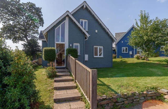 Luxurious 3 Bedroom New England Style Villa - Trewhiddle V7