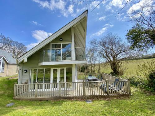 Luxurious 4 Bedroom New England Style Villa - Trewhiddle V17