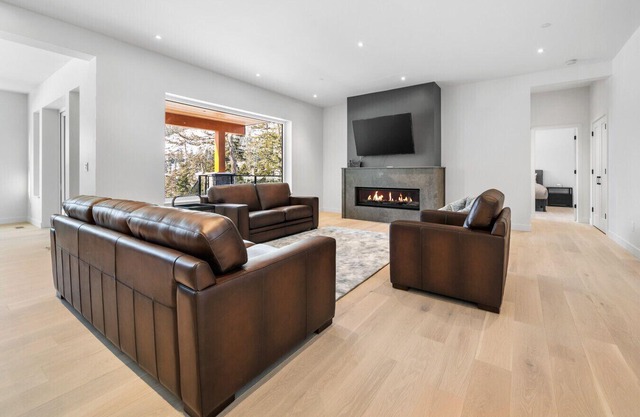 Luxurious 7BR Escape w/Mountain Views & Privacy