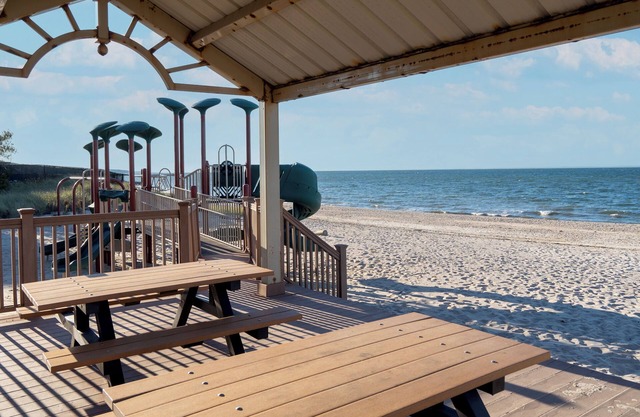 Luxurious Mermaid Inn Beach House: Hot Tub, Games