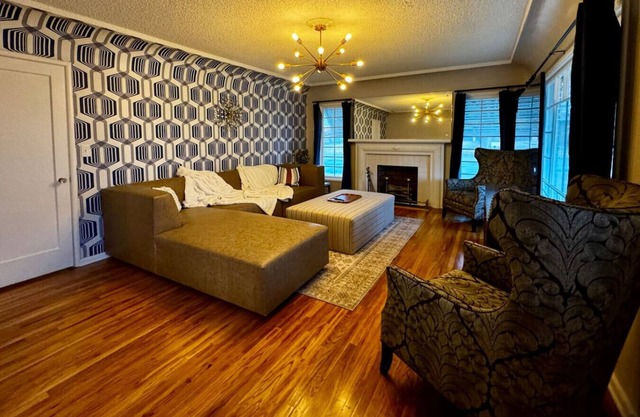 Luxurious Mid-Century-Retreat