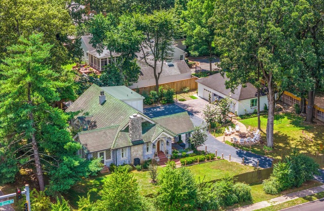 "Luxurious Retreat for Families, Couples & Work Getaways Cozy Oasis of Elegance!