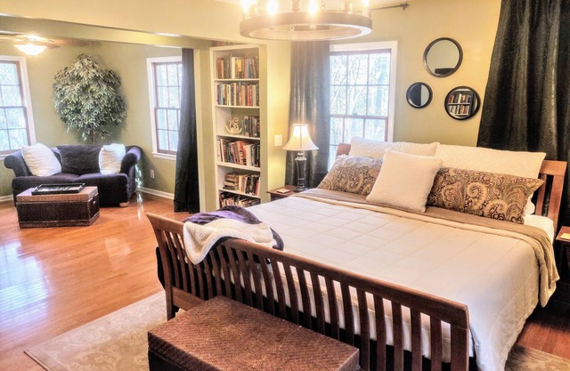 Luxurious & Spacious Apartment in Wooded Home