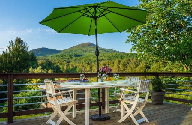 Luxurious stream-side farmhouse with spectacular mountain views