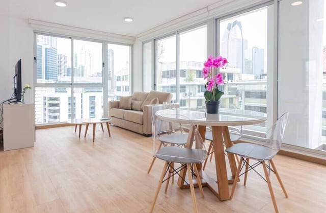 Luxury 1 bedroom apt free parking and balcony