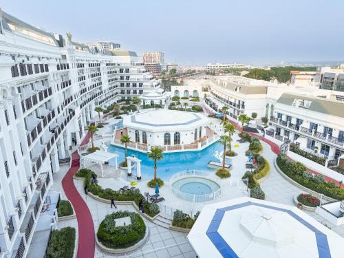 Luxury 1BR Lagoon View Arjan near Miracle Garden Vincitore Benessere by Green Sky Holiday Homes
