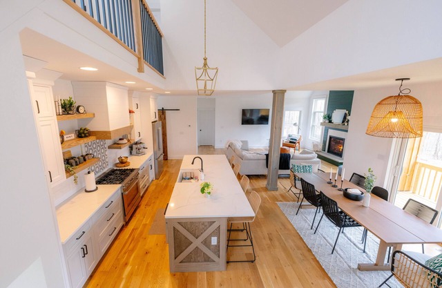 Luxury 4 bedroom house in a quiet, serene neighborhood