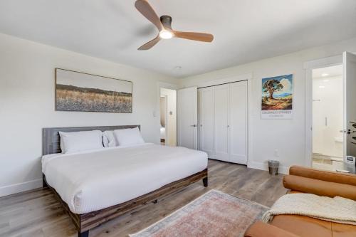 Luxury 5BD Retreat Hot Tub Fire Table Mtn Views