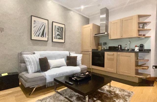 Luxury apartment in Central London, Mida Vale
