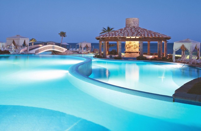 Luxury at Pueblo Bonito Sunset Beach Golf & Spa Resort.