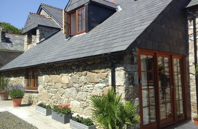 Luxury Barn Conversion -Ideal Location for both Coasts and Eden Project