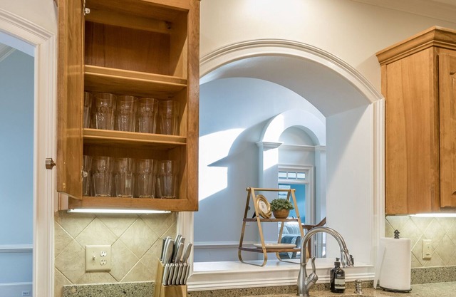 LUXURY Bedding~8 Beds~Fully Stocked Kitchen~Spacious Secluded Estate ~ Sleeps 13