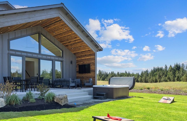 Luxury Cabin by Roslyn Ridge