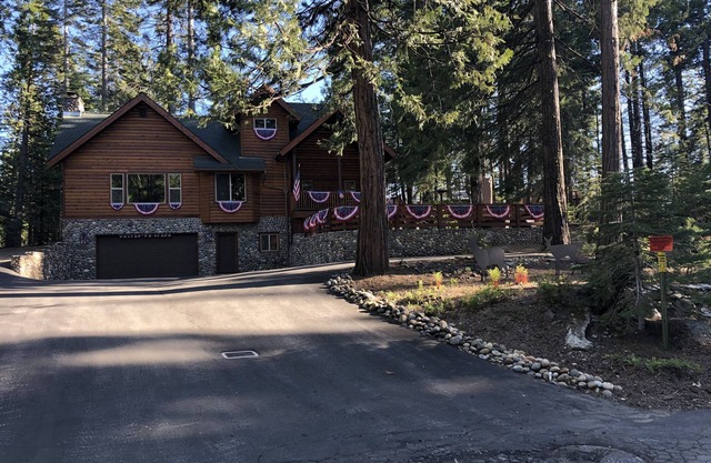 Luxury Cabin East Village walking distance to town