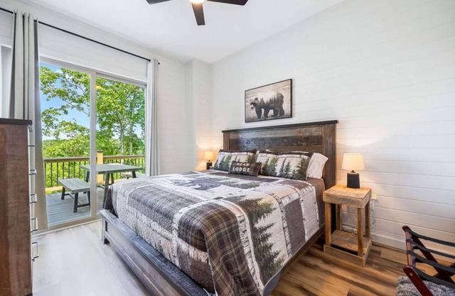 Luxury Cabin Lake Views EV Charger Game Room