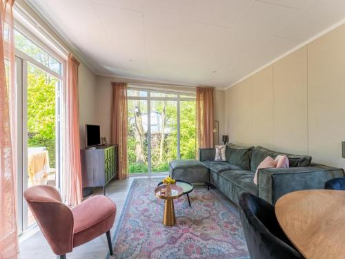 Luxury chalet near Ouddorp with garden, cleaning included