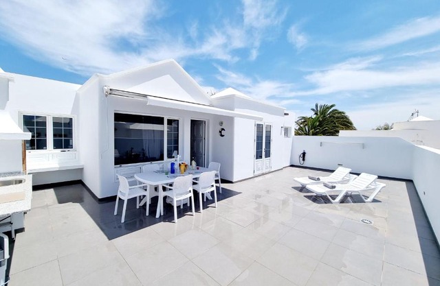 Luxury Coral Beach first line of the sea