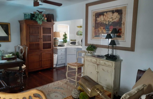 LUXURY COTTAGE IN WEST PALM BEACH FLORIDA - Unit Number #2