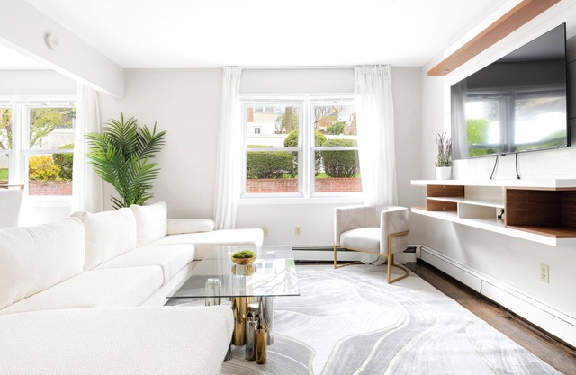 Luxury Designer Home near NYC + Free Parking Right Side